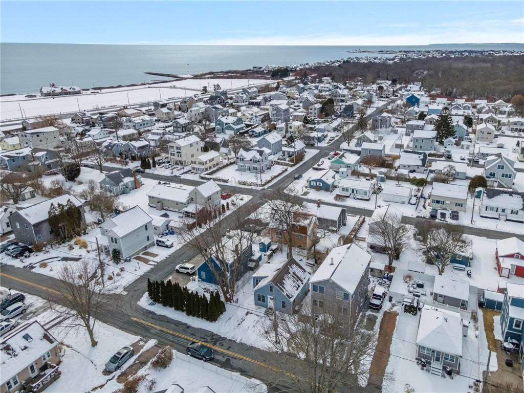 40 Angell Road Narragansett, RI 02882 - Photo 3 of 50