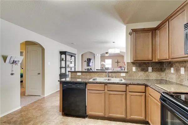 $2,100 | 1212 Roman Drive, Princeton, TX 75407