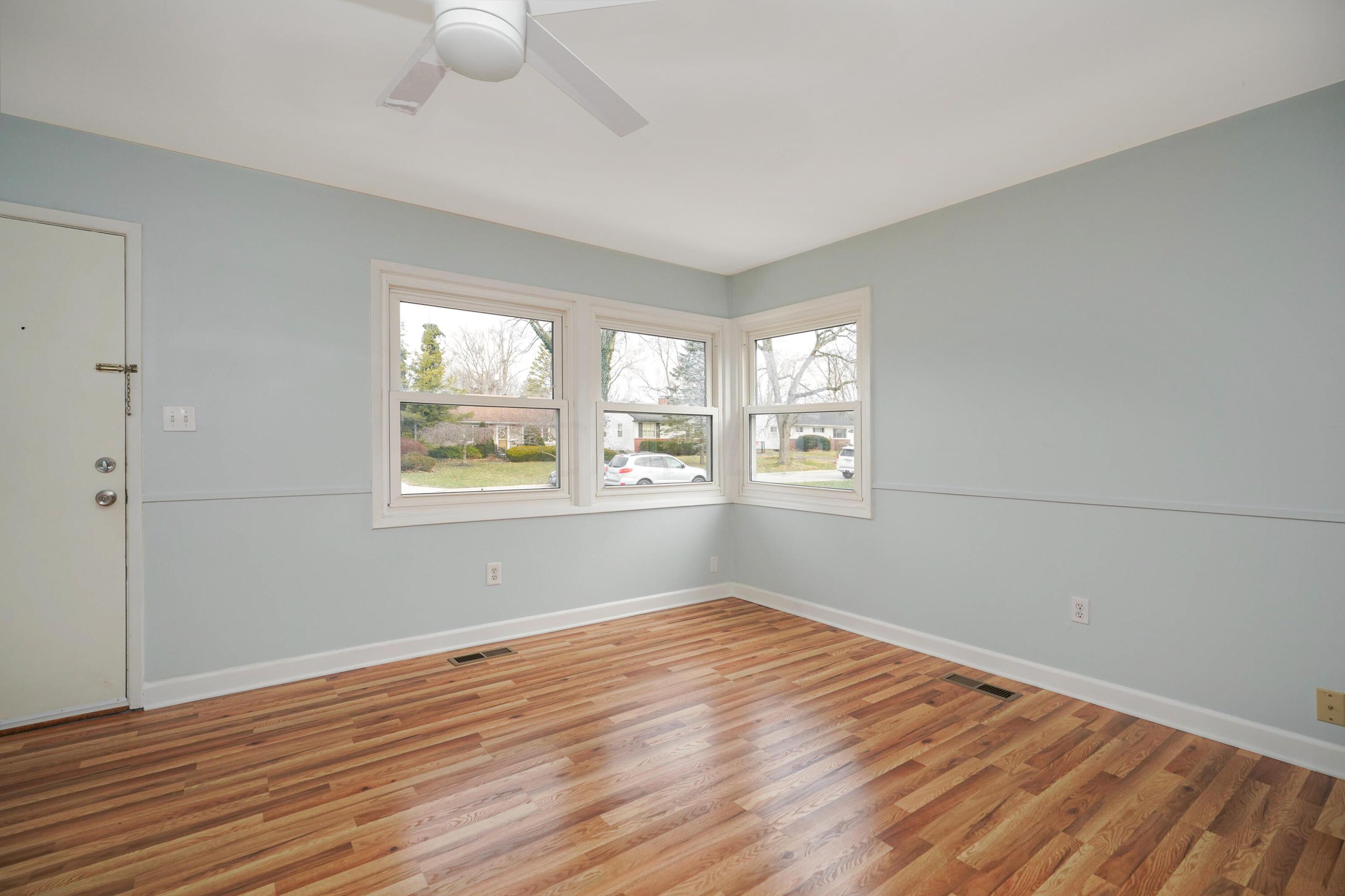 2557 Bristol Road Columbus, OH 43221 - Photo 4 of 23 Living Room
