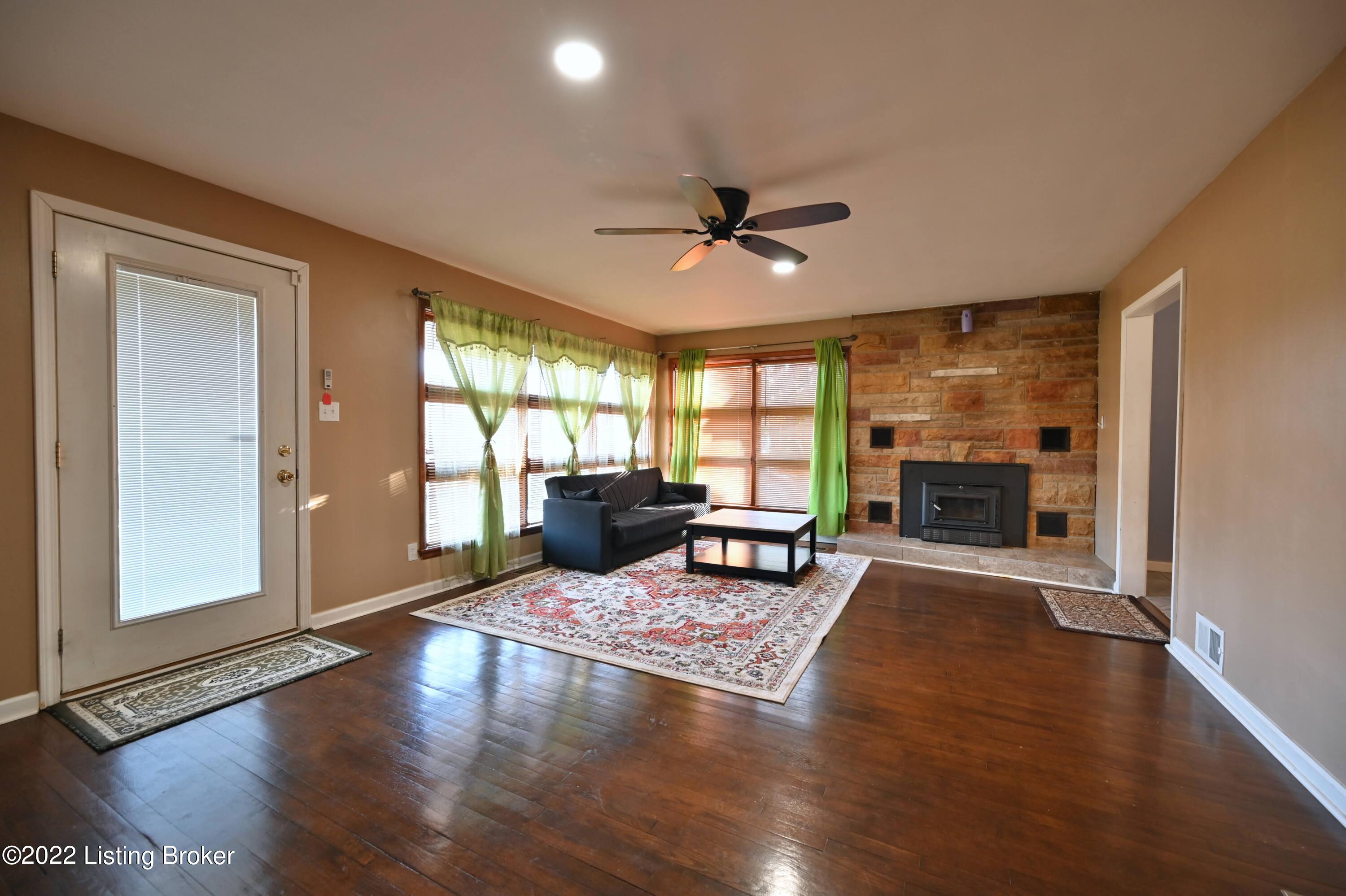 7114 Manslick Road Louisville, KY 40214 - Photo 6 of 37 living room
