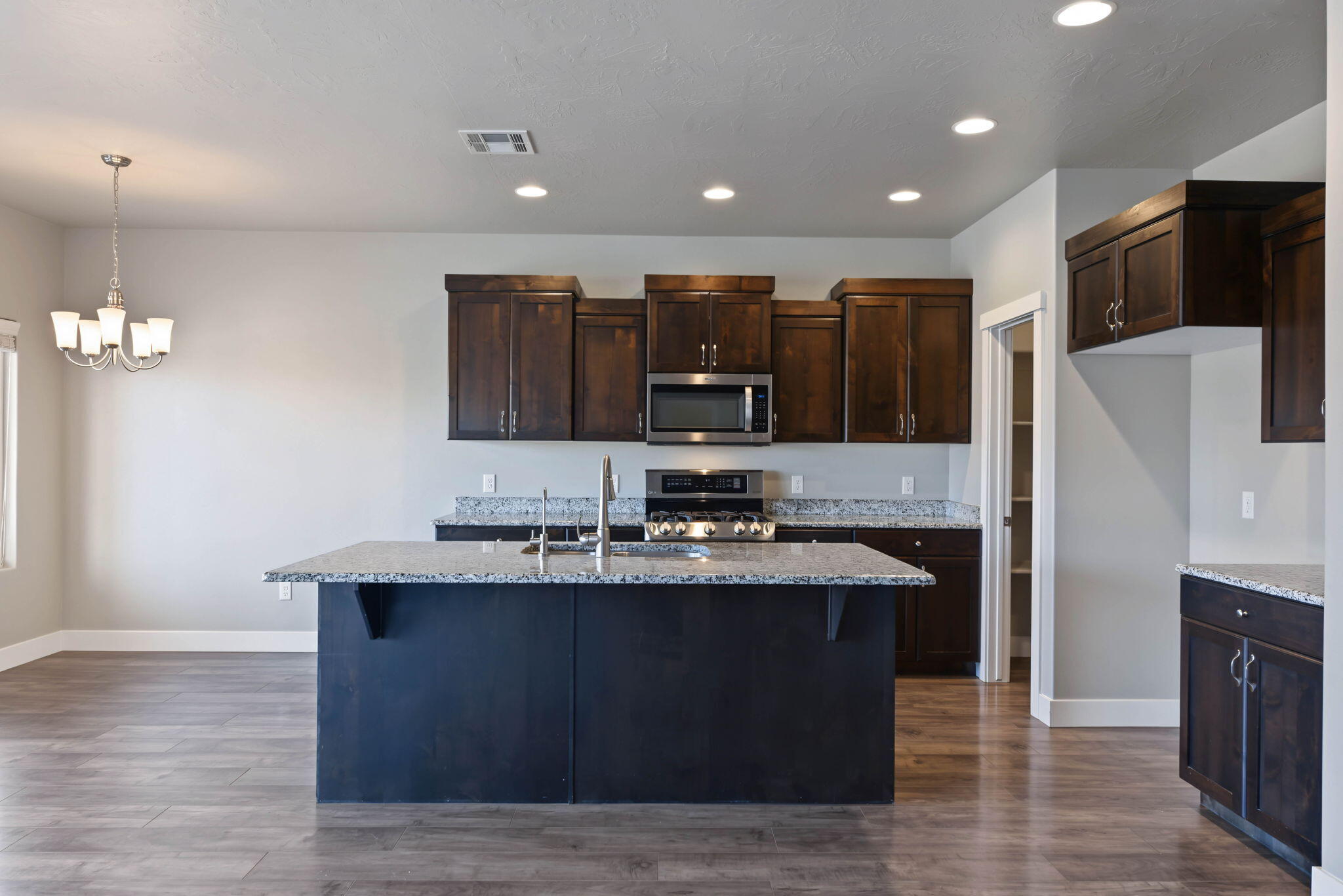 3263 East 3050 S Street St. George, UT 84790 - Photo 10 of 42 Kitchen