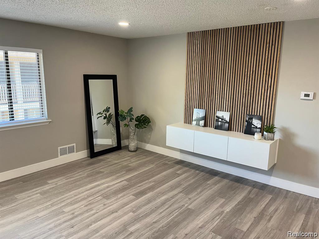 2639 Columbia Road, Unit 8 Berkley, MI 48072 - Photo 4 of 10