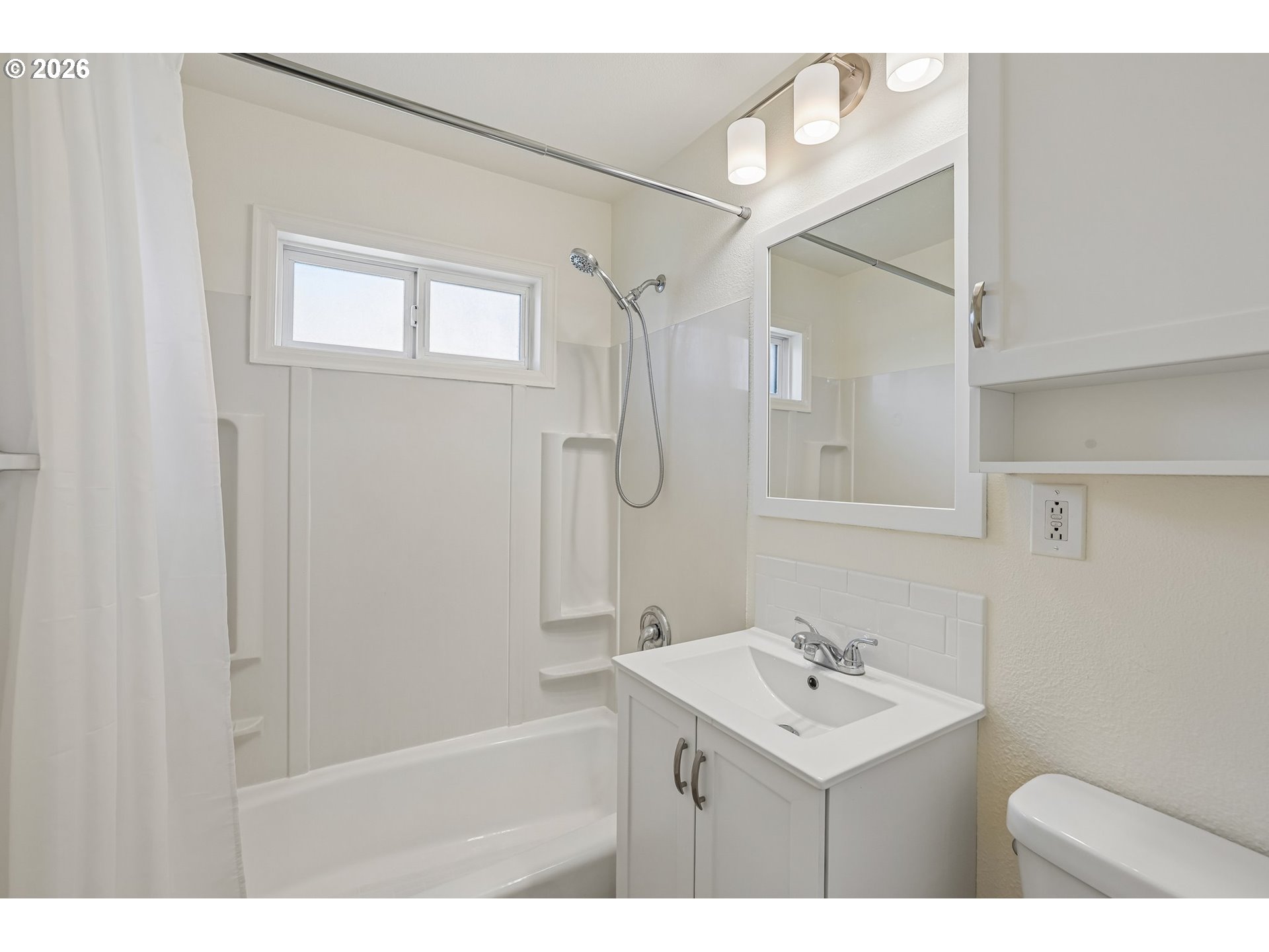 536 28th Avenue Longview, WA 98632 - Photo 14 of 27 a bathroom with a sink a toilet a mirror and shower