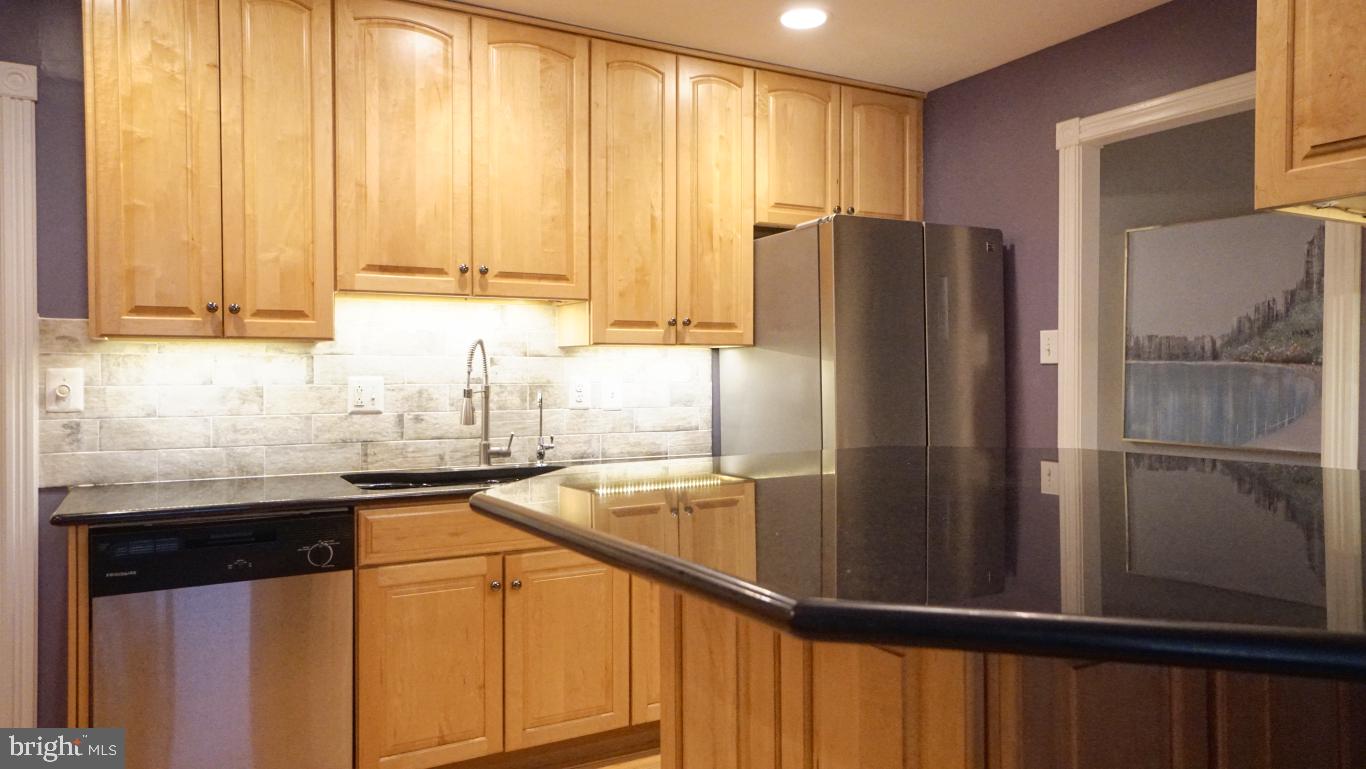 11036 Saffold Way Reston, VA 20190 - Photo 16 of 46 Kitchen - Island