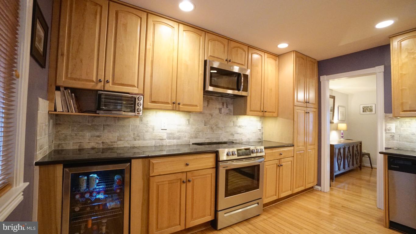11036 Saffold Way Reston, VA 20190 - Photo 18 of 46 Kitchen - Wine Fridge