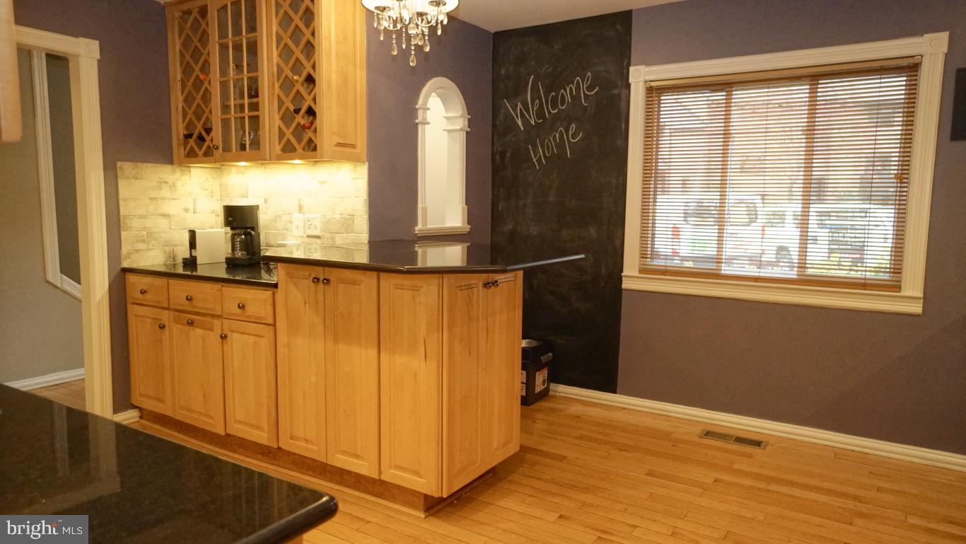 11036 Saffold Way Reston, VA 20190 - Photo 19 of 46 Kitchen - Eat In/Island