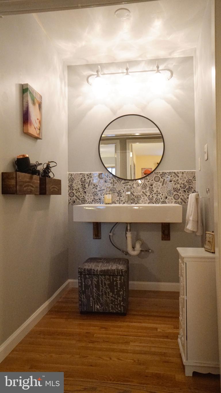11036 Saffold Way Reston, VA 20190 - Photo 31 of 46 Bathroom - Guest