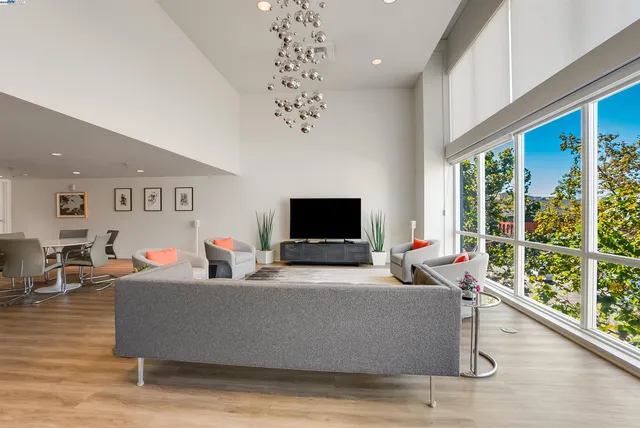 $600,000 | 222 Broadway, Unit 1012, Oakland, CA 94607