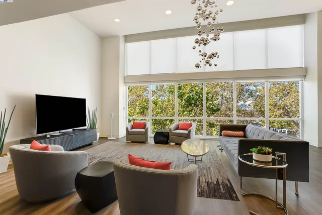 $600,000 | 222 Broadway, Unit 1012, Oakland, CA 94607