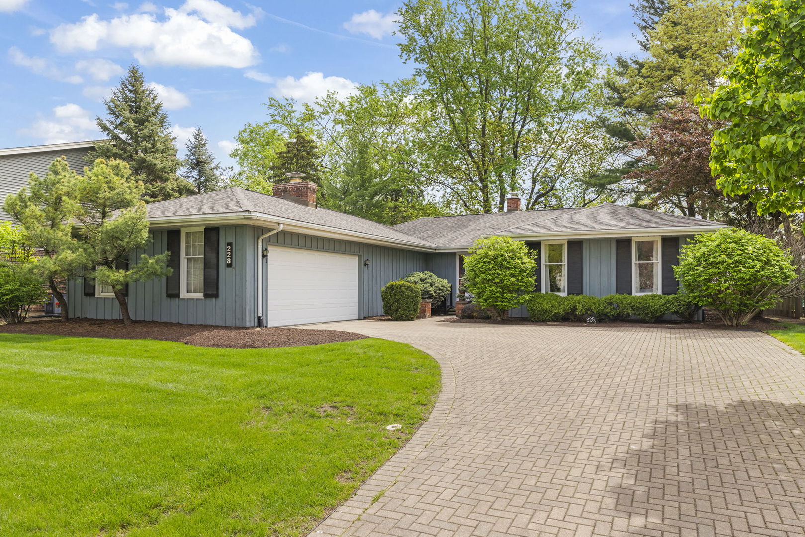 228 Pembroke Road Naperville, IL 60540 - Photo 1 of 41 Gallery Image 1