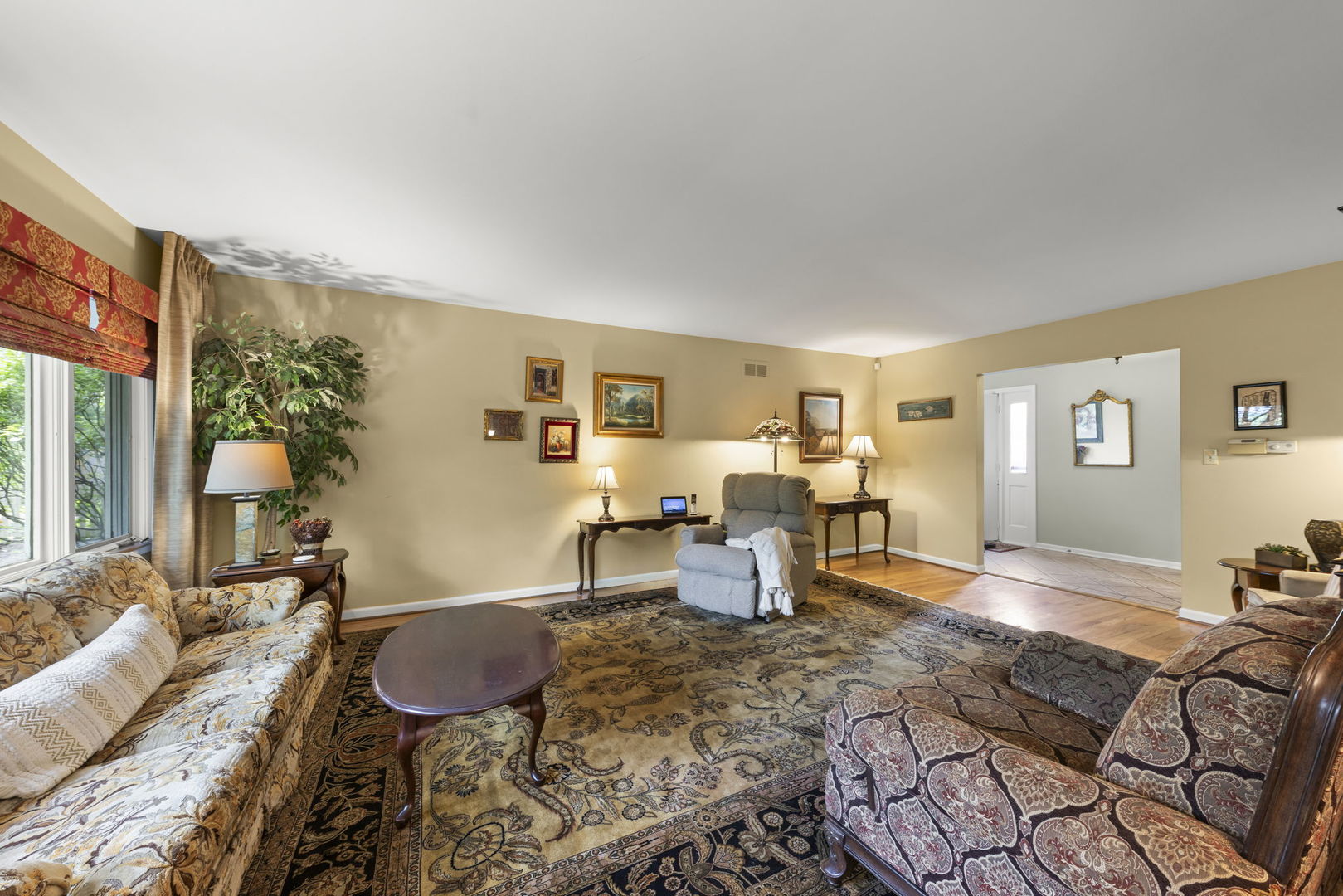 228 Pembroke Road Naperville, IL 60540 - Photo 16 of 41 Gallery Image 16
