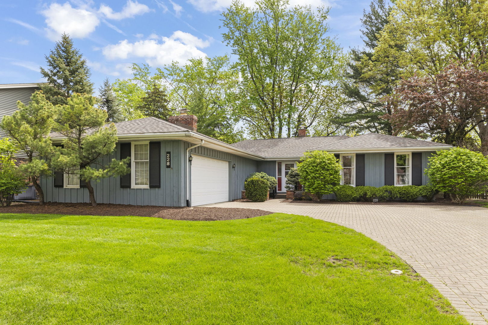 228 Pembroke Road Naperville, IL 60540 - Photo 2 of 41 Gallery Image 2