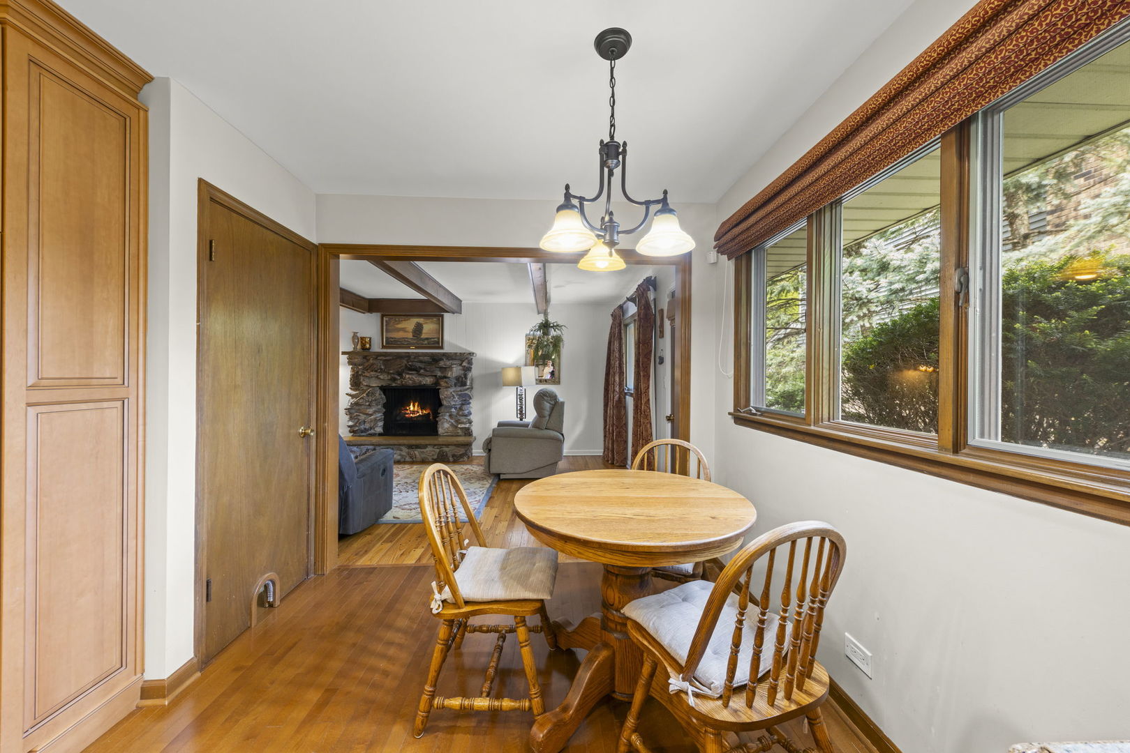 228 Pembroke Road Naperville, IL 60540 - Photo 8 of 41 Gallery Image 8