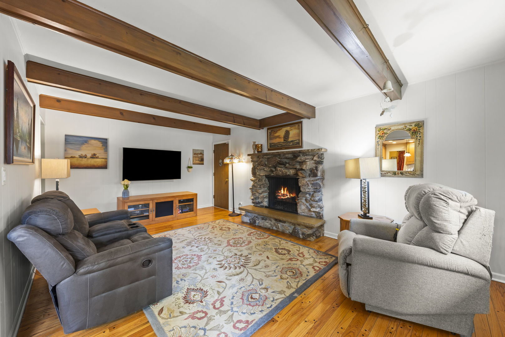 228 Pembroke Road Naperville, IL 60540 - Photo 9 of 41 Gallery Image 9