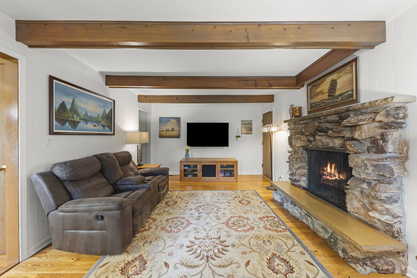 228 Pembroke Road Naperville, IL 60540 - Photo 10 of 41 Gallery Image 10