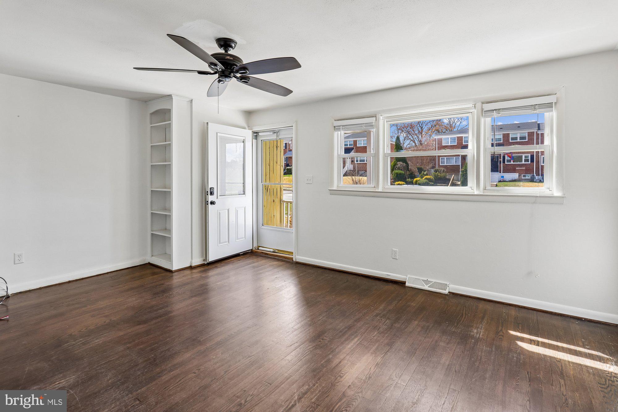 5405 Highridge Street Halethorpe, MD 21227 - Photo 6 of 30 Living Room