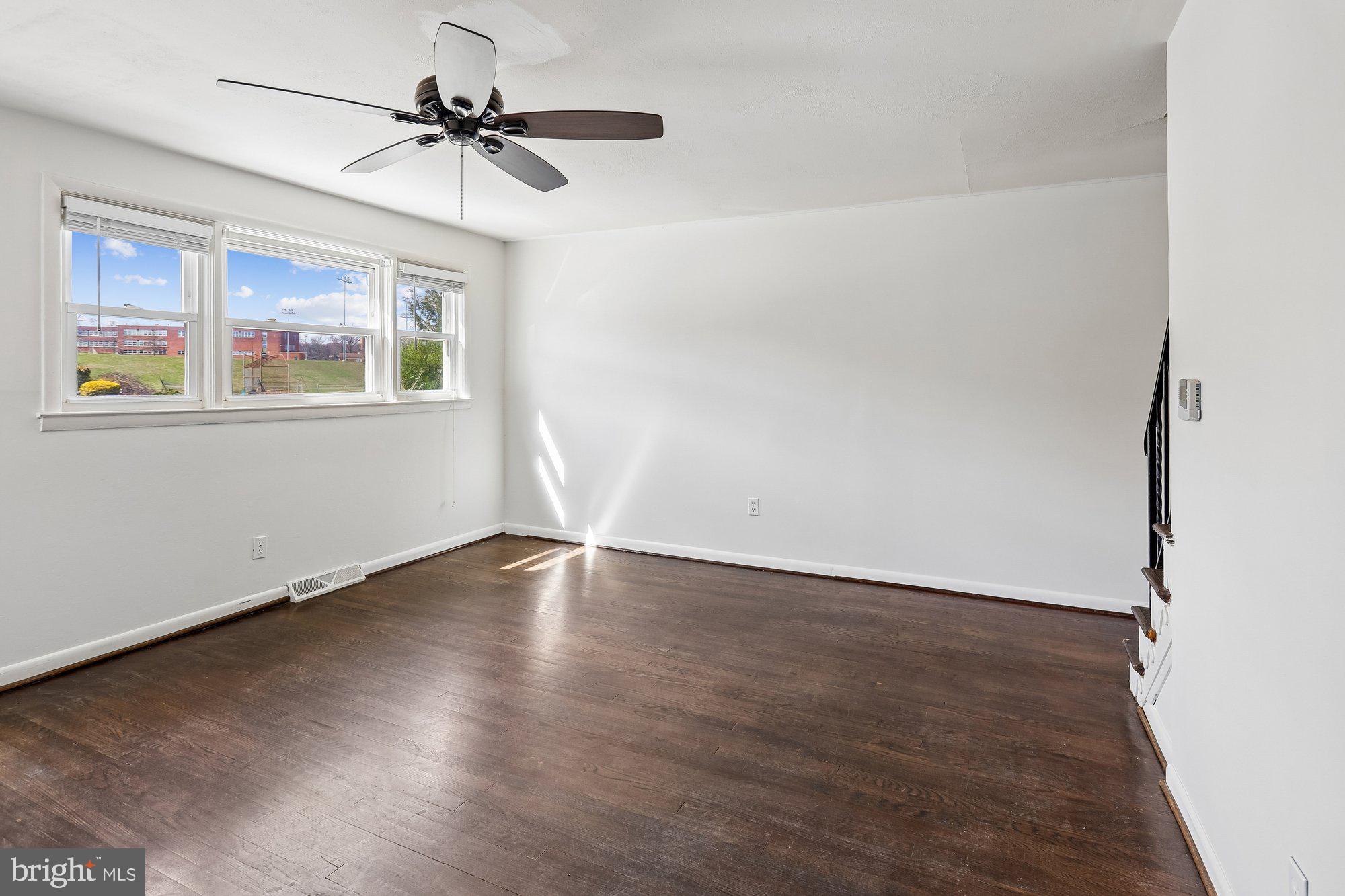 5405 Highridge Street Halethorpe, MD 21227 - Photo 9 of 30 Living Room