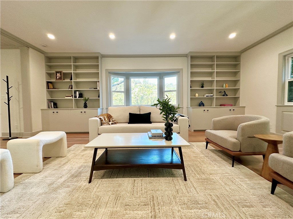3812 Shannon Road Los Angeles, CA 90027 - Photo 9 of 33