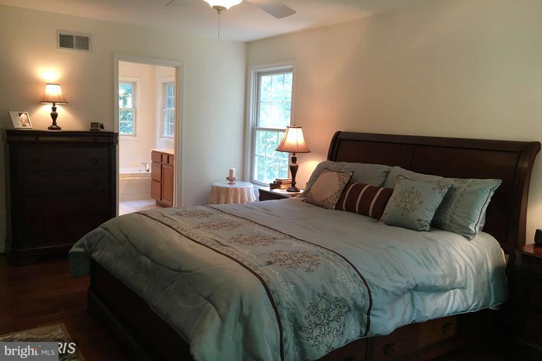 Bedroom (Master)