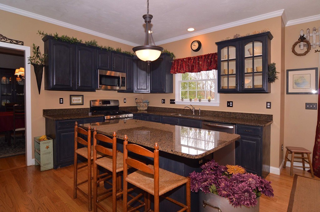 27 Plantation Road Mansfield, MA 02048 - Photo 3 of 30 Gallery Image 3