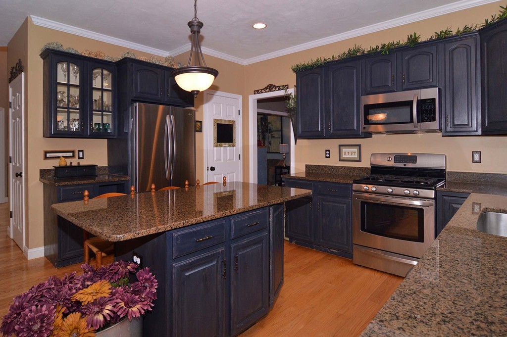 27 Plantation Road Mansfield, MA 02048 - Photo 4 of 30 Gallery Image 4