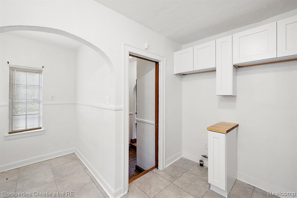 5570 Grayton Street Detroit, MI 48224 - Photo 12 of 41