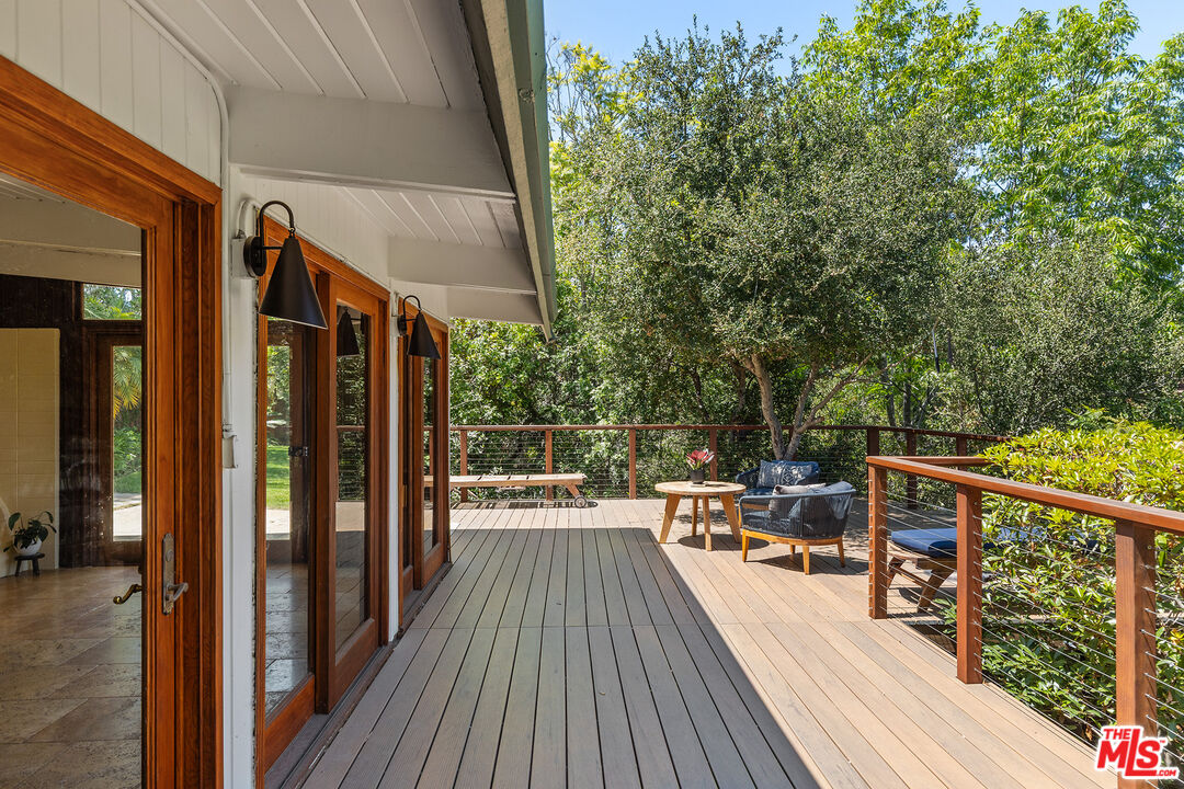 716 Rochedale Way Los Angeles, CA 90049 - Photo 15 of 17