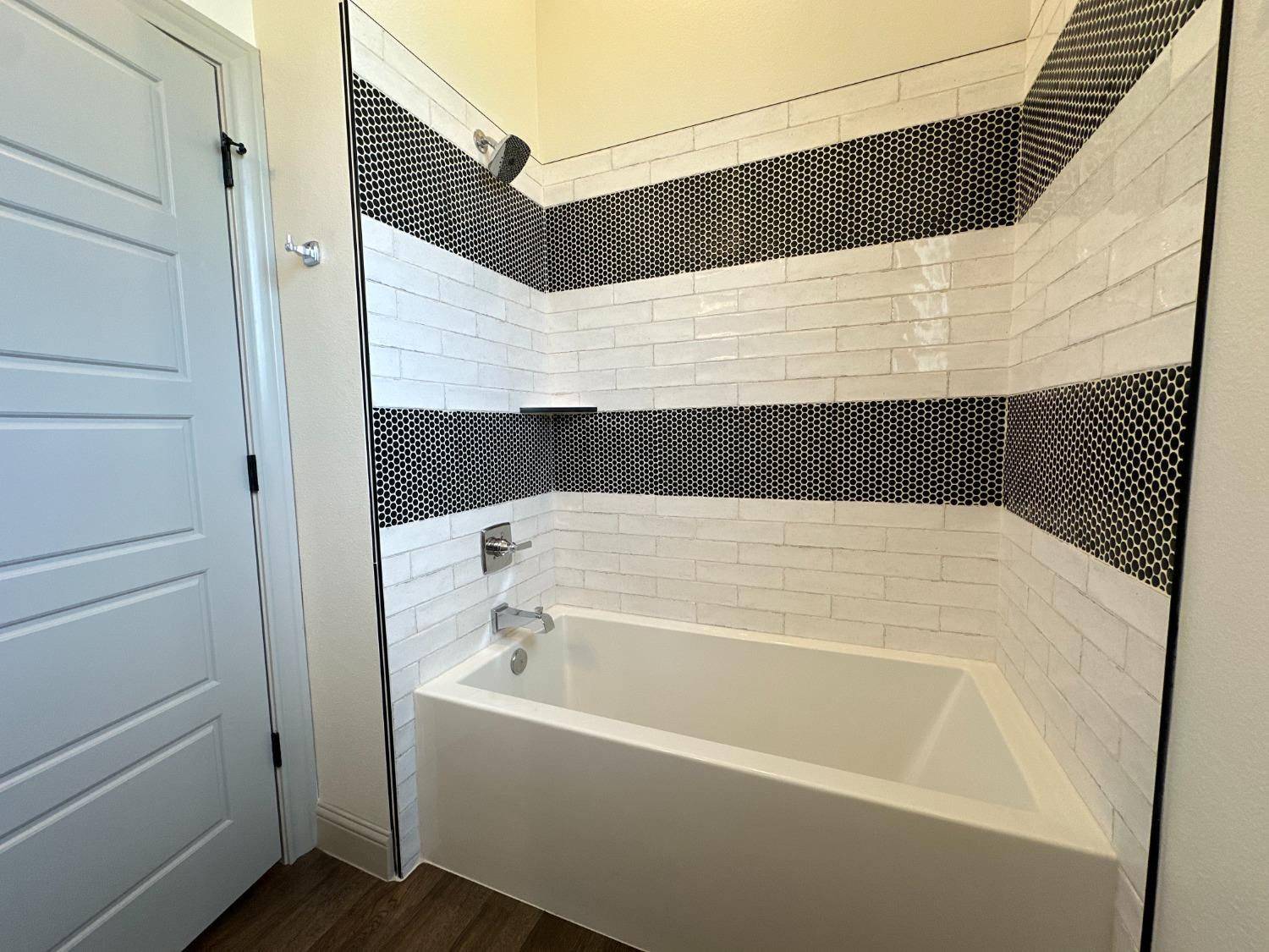 6959 103rd Street Lubbock, TX 79424 - Photo 22 of 49 a bathroom with a bathtub