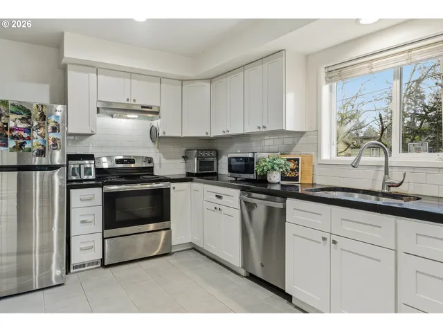 $450,000 | 11937 Northeast Holladay Street, Portland, OR 97220