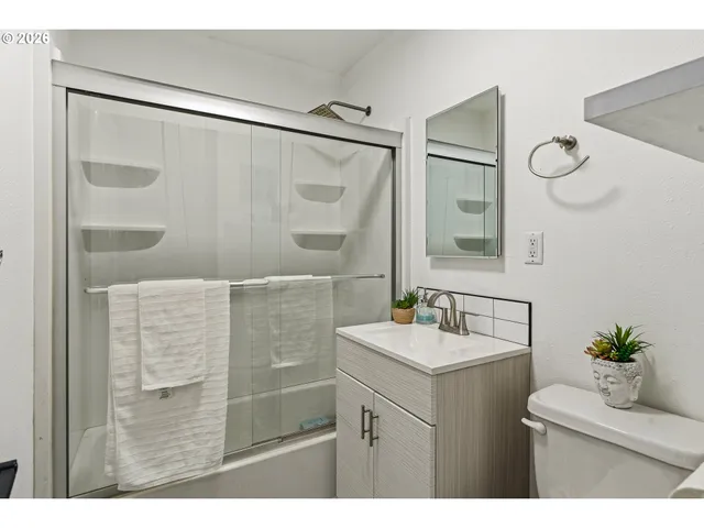 $450,000 | 11937 Northeast Holladay Street, Portland, OR 97220