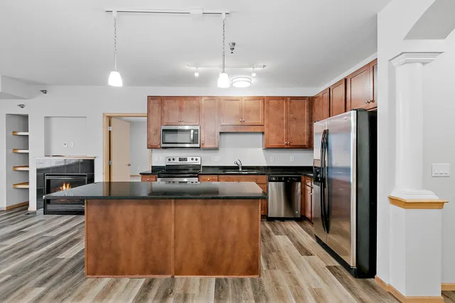 $309,900 | 1155 Ford Road, Unit 512, St. Louis Park, MN 55426