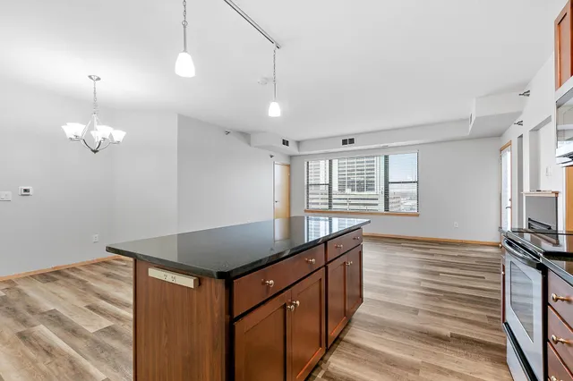 $309,900 | 1155 Ford Road, Unit 512, St. Louis Park, MN 55426