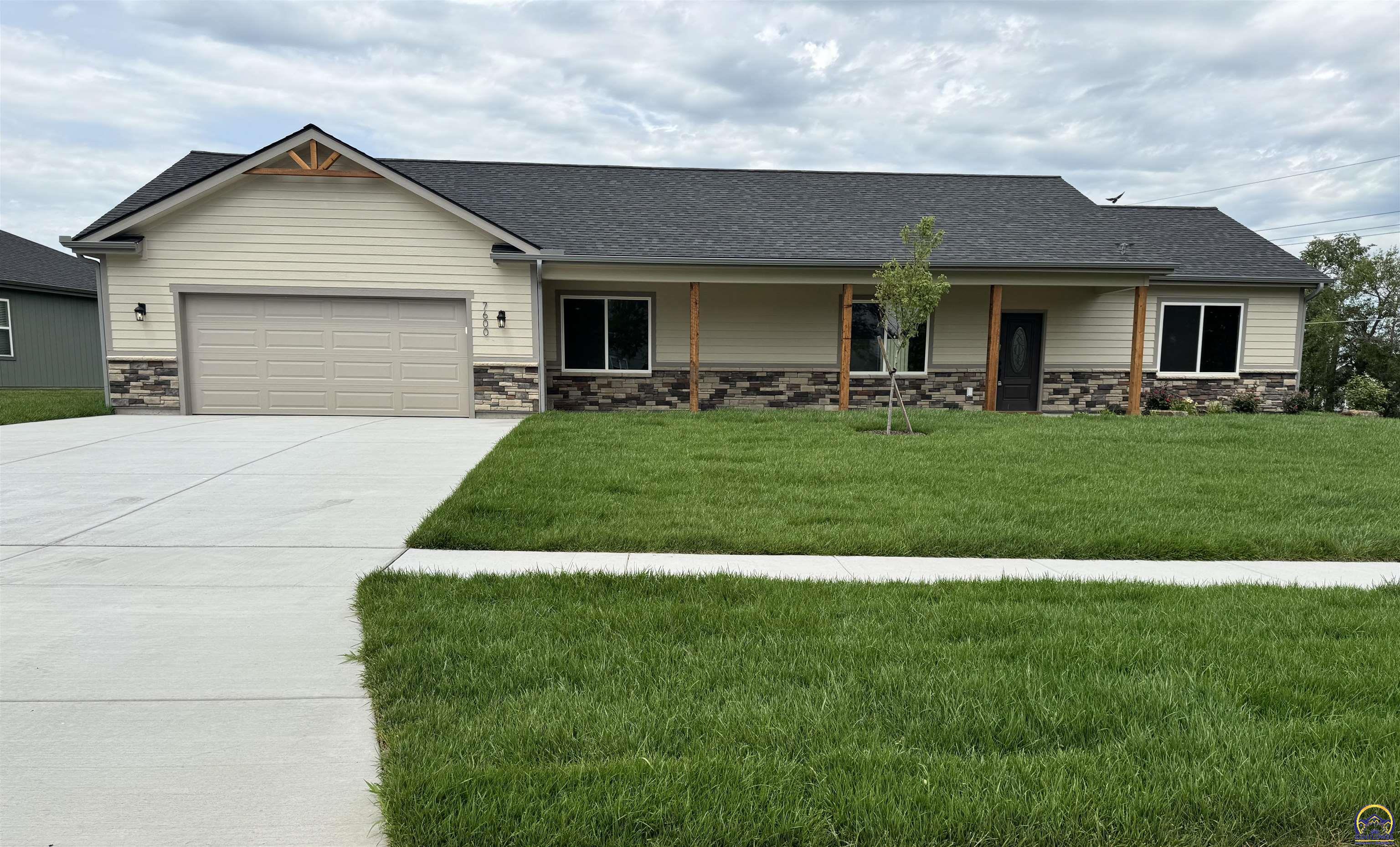 7600 Southwest 24th Terrace Topeka, KS 66614 - Photo 1 of 30