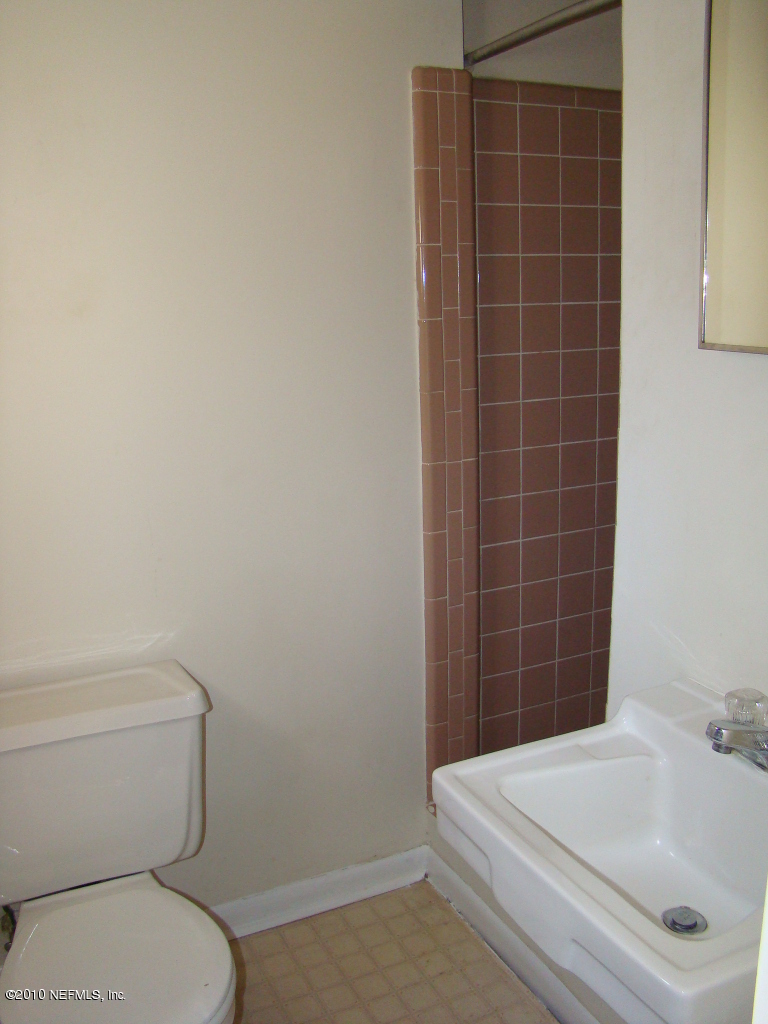 309 Noel Road Orange Park, FL 32073 - Photo 17 of 18 Master bathroom