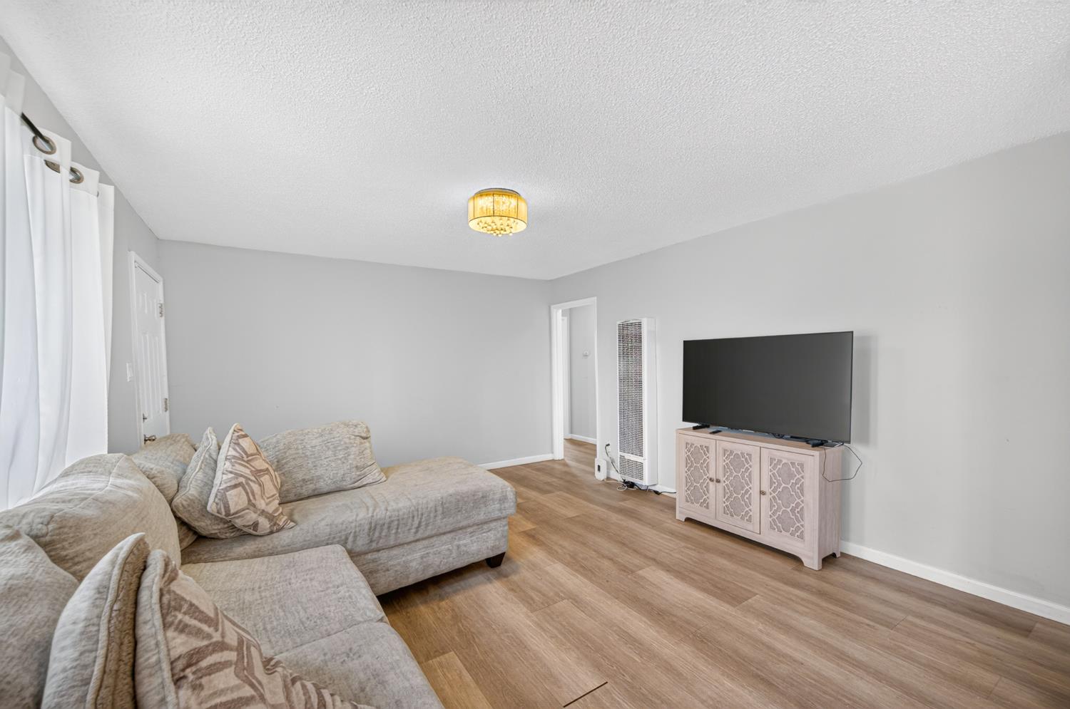 238 Fitzpatrick Road Oakland, CA 94603 - Photo 6 of 23 Gallery Image 6