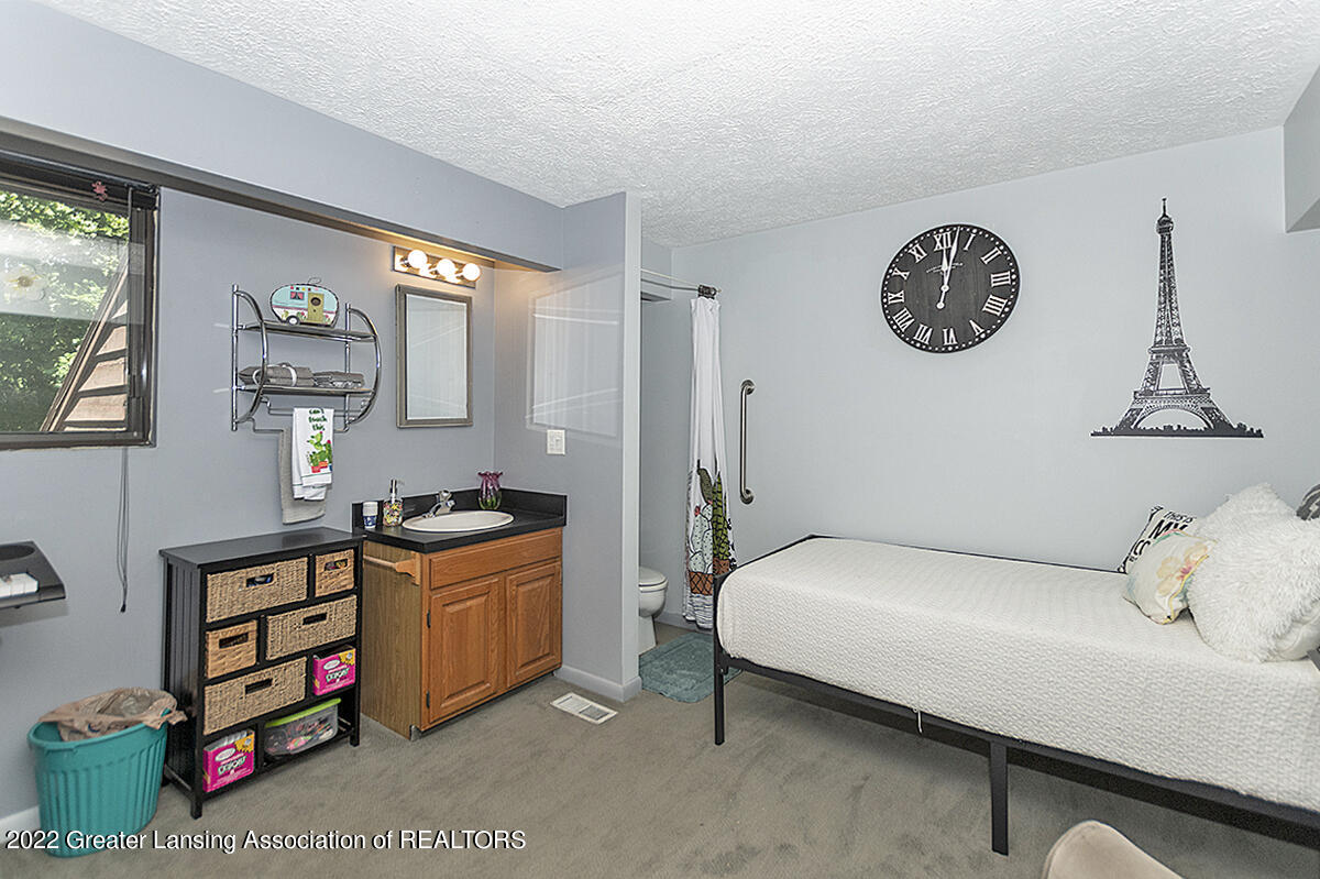 121 East Jolly Road, Unit D1 Lansing, MI 48910 - Photo 18 of 24 18