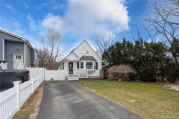 $549,999 | 129 Norwalk Avenue, Unit A, Medford, NY 11763