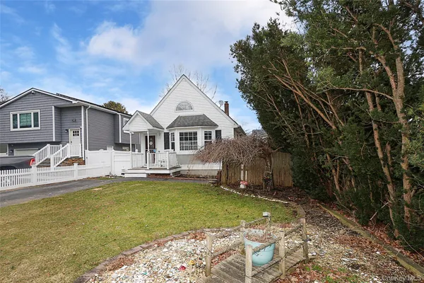 $549,999 | 129 Norwalk Avenue, Unit A, Medford, NY 11763