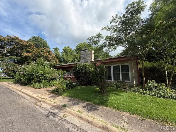 $75,000 | 528 West Washington Avenue, Vandalia, IL 62471