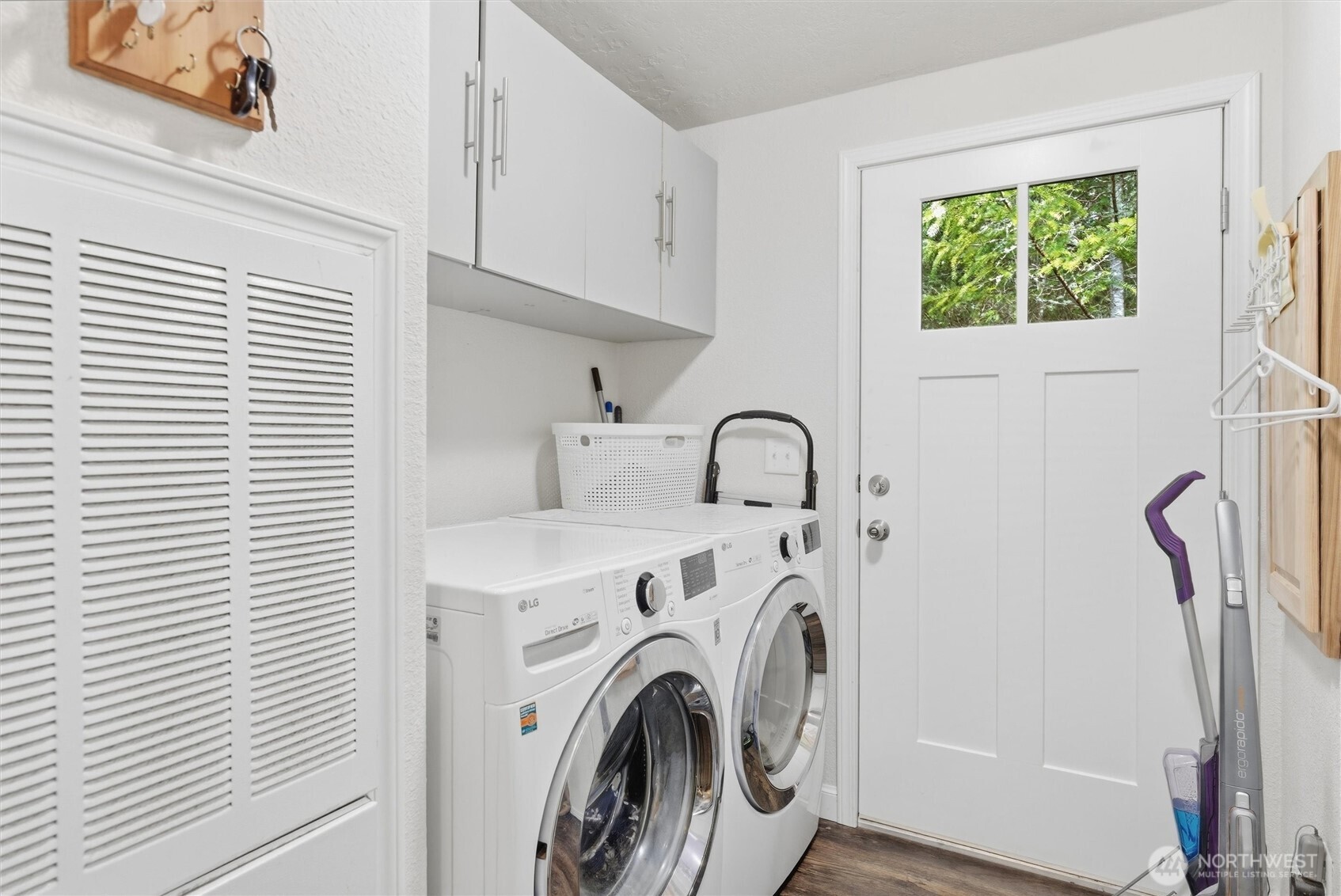 470 Sunshine Drive Sequim, WA 98382 - Photo 17 of 30 a view of kitchen and washer and dryer