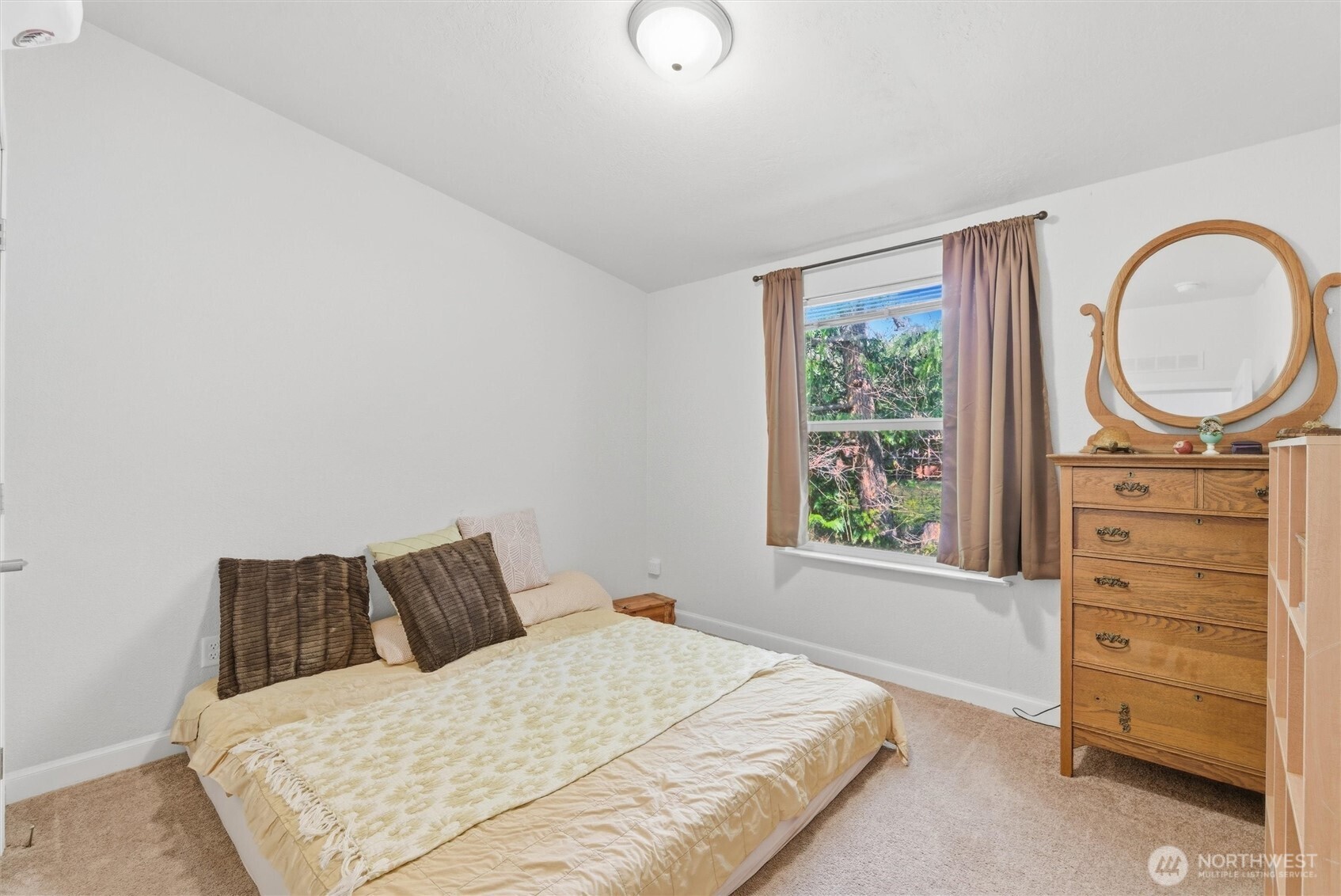 470 Sunshine Drive Sequim, WA 98382 - Photo 23 of 30 a bedroom with a bed and a dresser