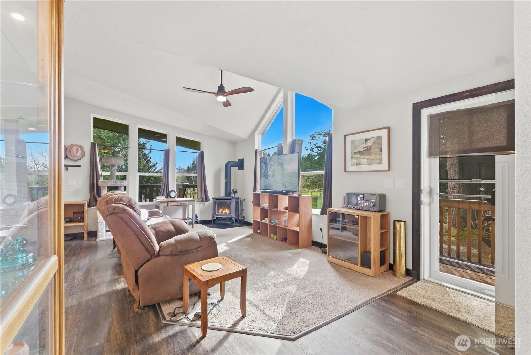 470 Sunshine Drive Sequim, WA 98382 - Photo 8 of 30 a living room with furniture and a window