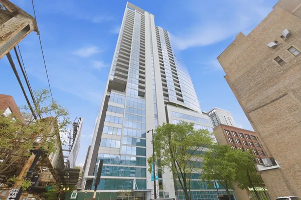 $4,100 | 303 West Ohio Street, Unit 3006, Chicago, IL 60654