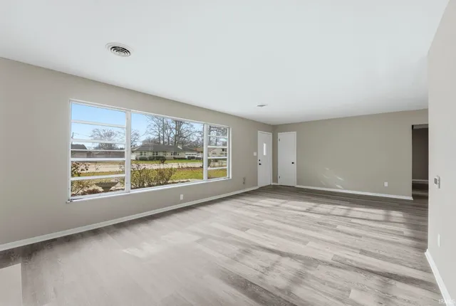 $249,900 | 2535 Hoevelwood Drive, Fort Wayne, IN 46806