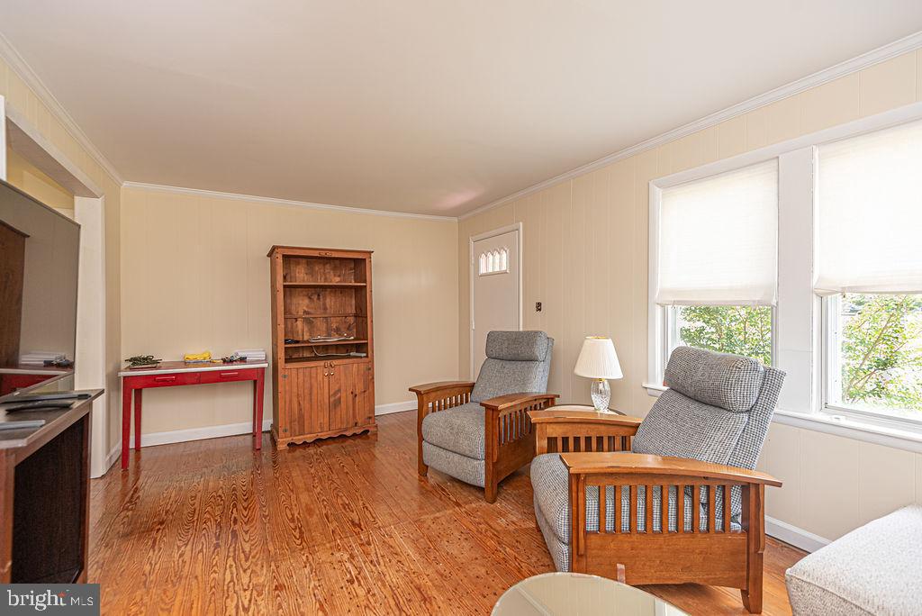 10116 Deal Island Road Deal Island, MD 21821 - Photo 4 of 58 Living room