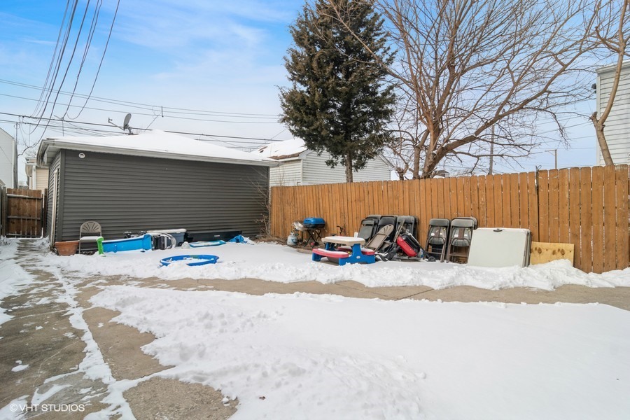 2180 North Mango Avenue Chicago, IL 60639 - Photo 16 of 18 a view of a outdoor space
