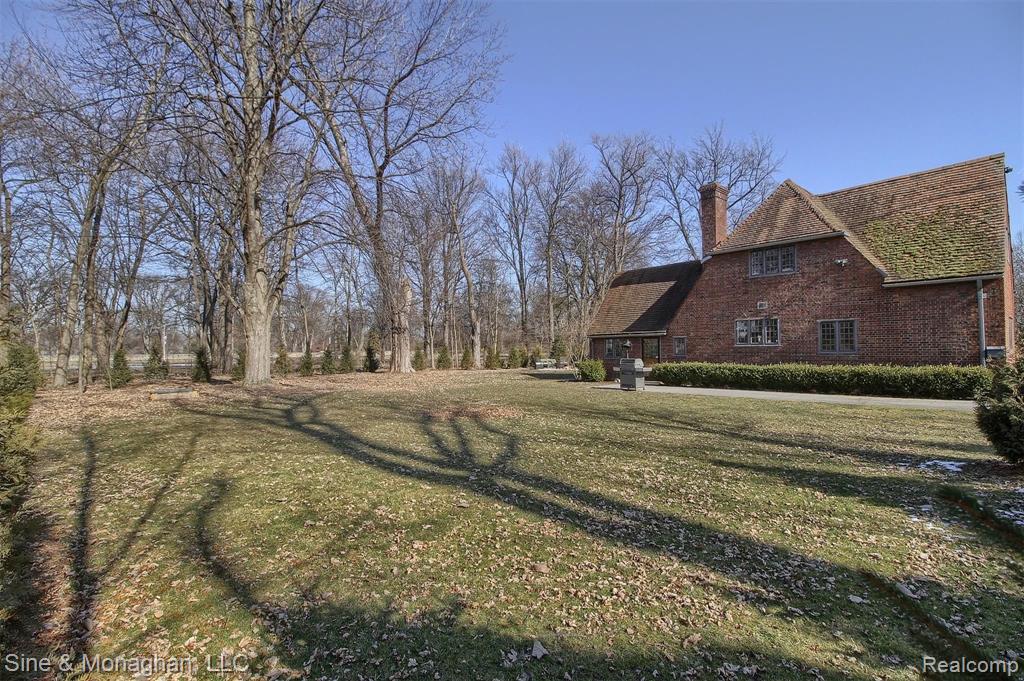 1017 Lake Shore Road Grosse Pointe Shores, MI 48236 - Photo 42 of 55