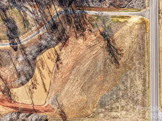 a view of a yard in a yard