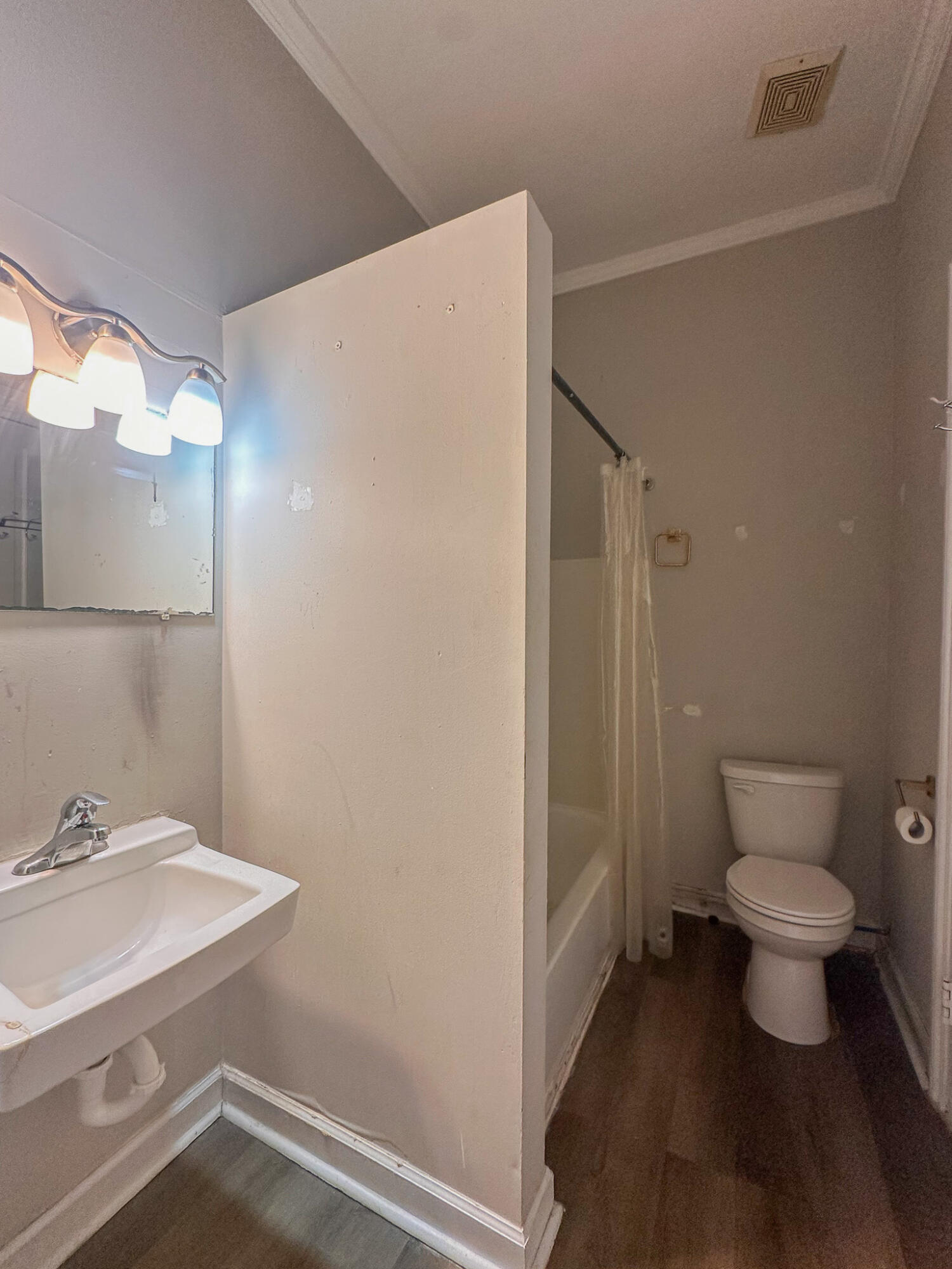 7 Bee Street, Unit B Charleston, SC 29403 - Photo 7 of 15 IMG_4129