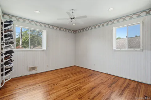 $899,999 | 41 Shepherds Drive, Scarsdale, NY 10583